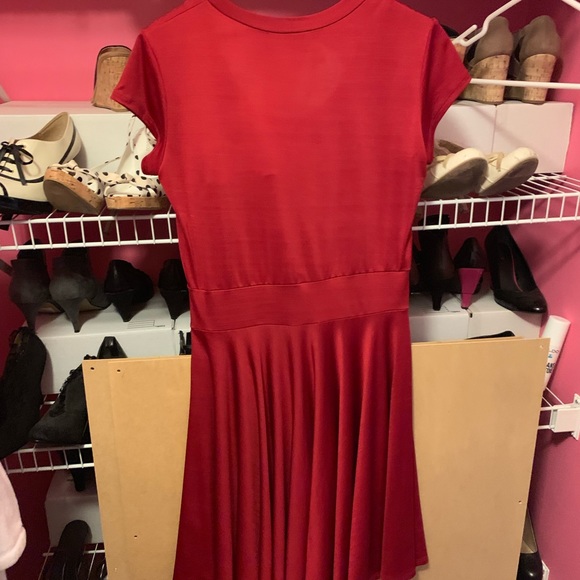 Red short sleeve fit and flare midi dress - Picture 2 of 3
